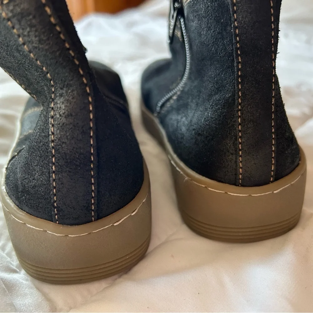 Comfortiva Hartwick Black Suede Bootie